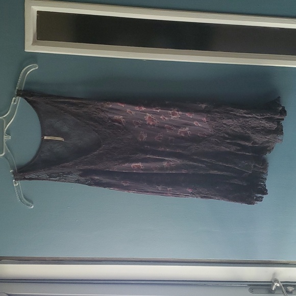 Free People Boho Dark gray with red Floral Print Sleeveless Top Size Large - Picture 1 of 5